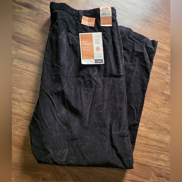 New Mens Haggar 42 x 32 Go-To Corduroy Pants Black Classic Fit Flat Front - Picture 1 of 4